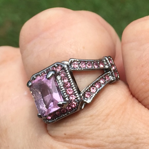 Pink CZ large halo black gold filled fashion ring - Picture 6 of 8